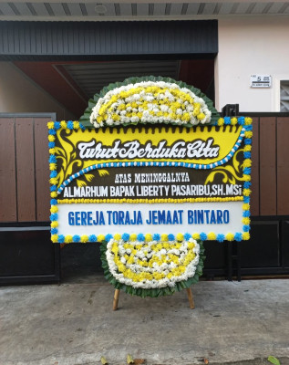Papan Bunga Duka di Lialang